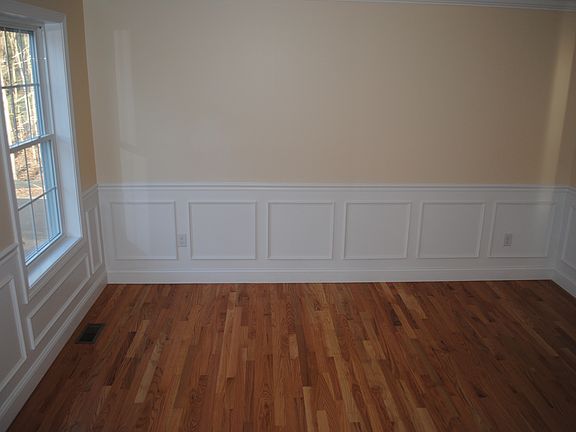 Standard dining room trim