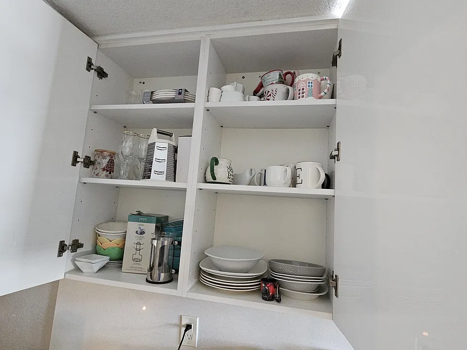 Spacious Ceiling High Cabinets