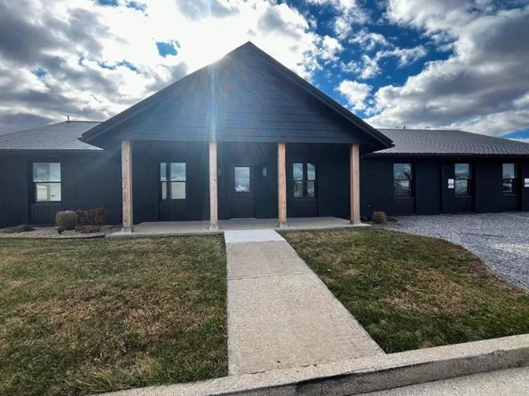 1510 W Delaware St, Fairfield, IL 62837