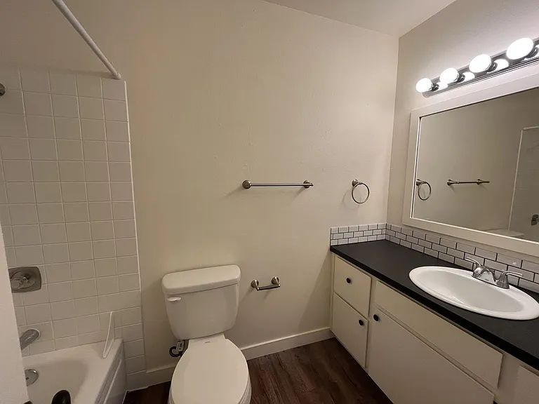 Studio West Apartments — Photo 24