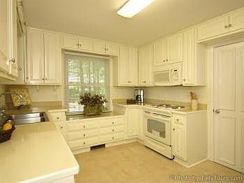 5th image of 2701 Everett Ln
