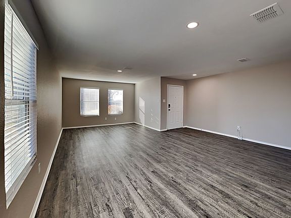 5th image of 2528 Clear Brook Dr