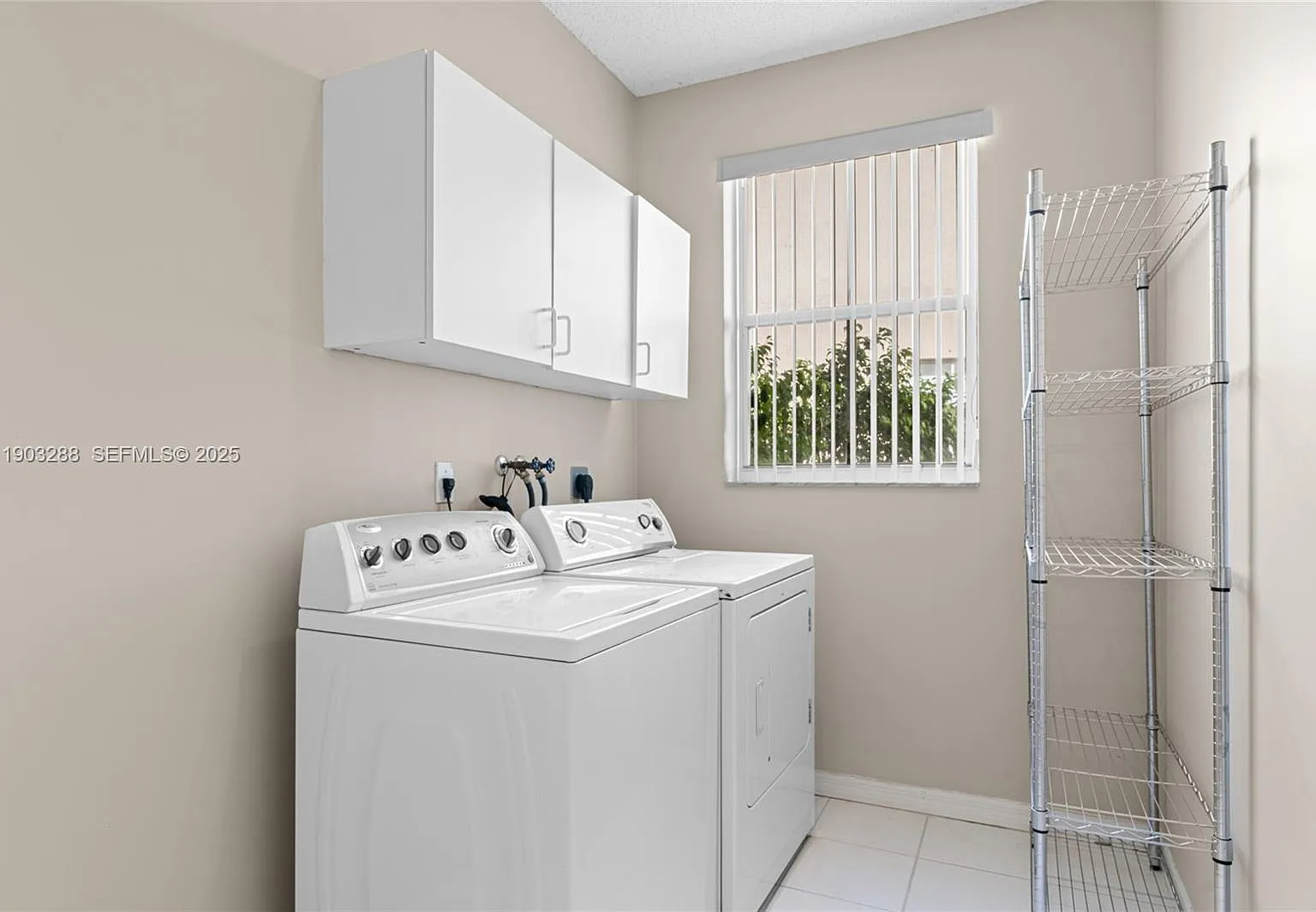 4 bed, 2114 sqft, $4,700 — Photo 4