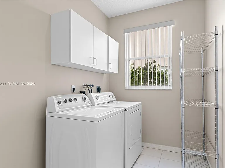 4490 Foxtail Ln — Photo 4
