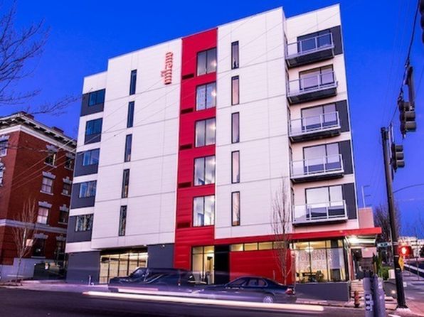 105 NE Multnomah St APT 207