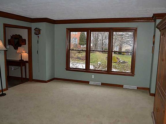 4th image of 807 Oxford Ct
