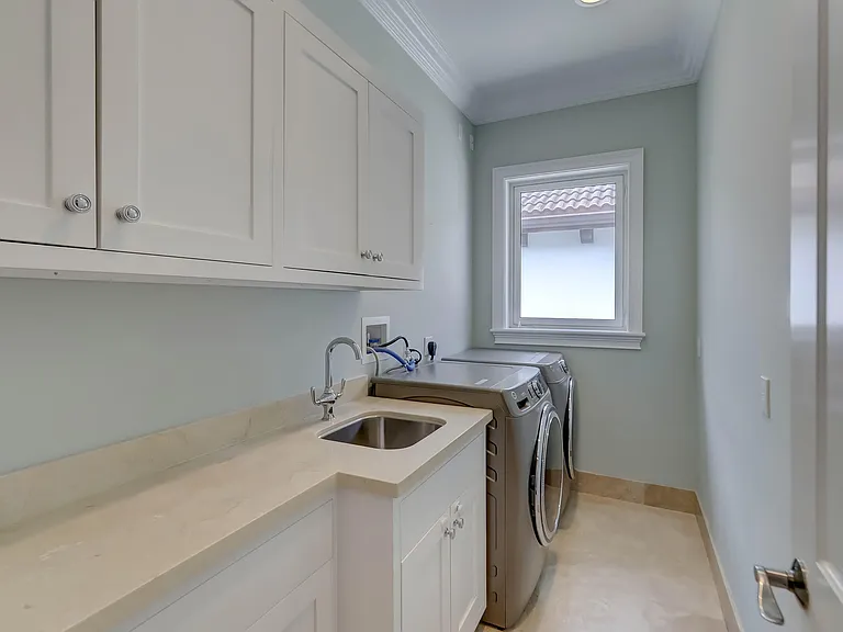 425 NE 11th Ave — Photo 39