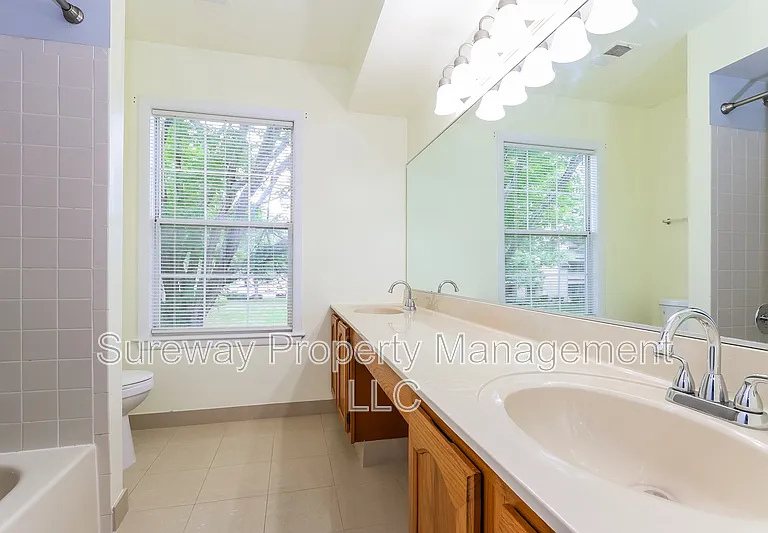 108 Lowell Ct #5 — Photo 10