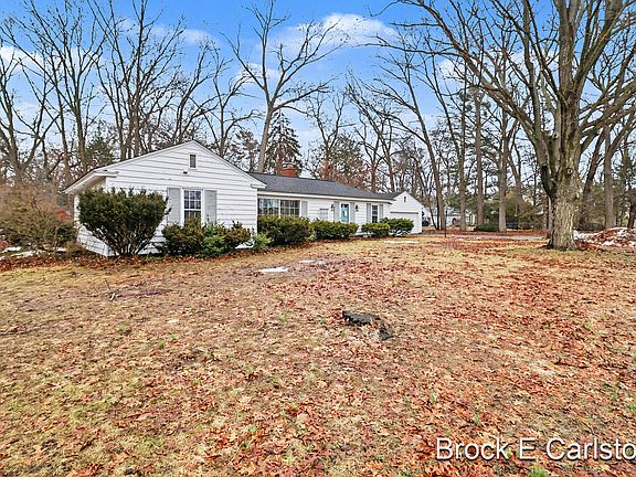 4th image of 428 Oaknoll Dr