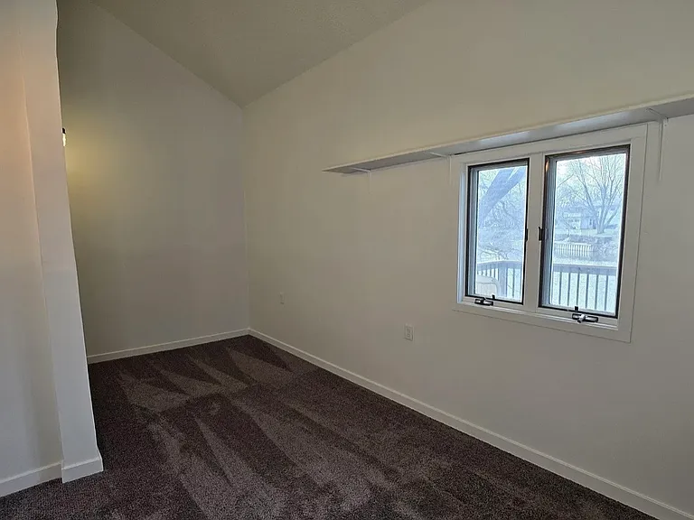 720 Boulevard St — Photo 8