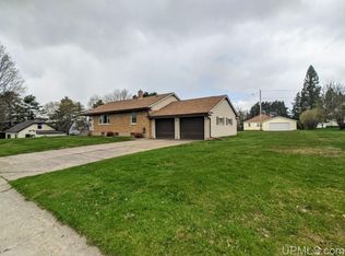 417 Holly St, Iron River, MI 49935