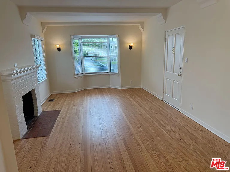 617 W Glenoaks Blvd — Photo 3