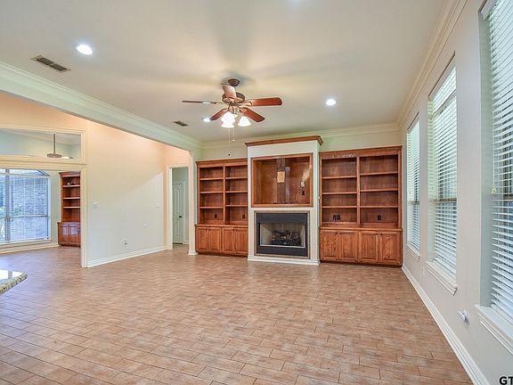 4th image of 413 Prince Charles St