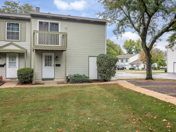1694 Farragut Ct APT A, Wheaton, IL 60189