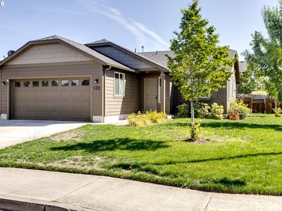 135 E Tyler Ave, Cottage Grove, OR, 97424