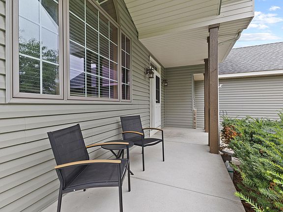 3rd image of 1454 159th Ave NW