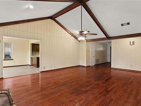 3rd image of 3323 Grandwood Blvd