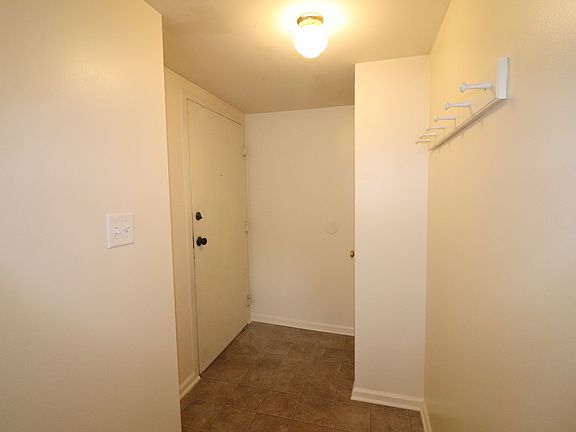 5th image of 151 Old School Ln APT B