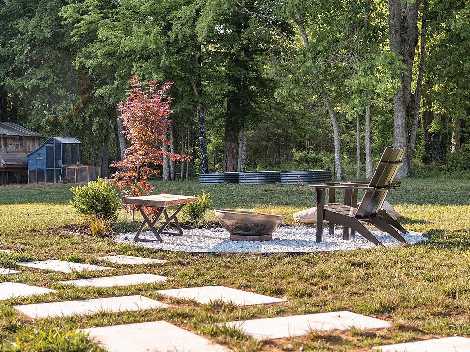 22nd image of 2031 Maple Ln