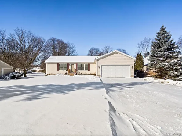 38125 Hamon St, Harrison Township, MI 48045