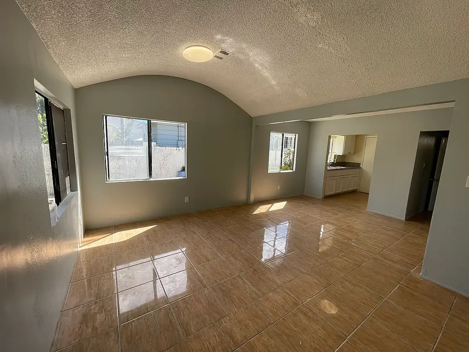 6319 Loma Vista Ave