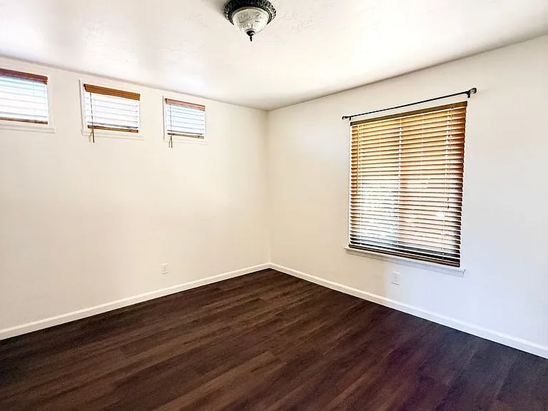 1636 W Pine Ave — Photo 18
