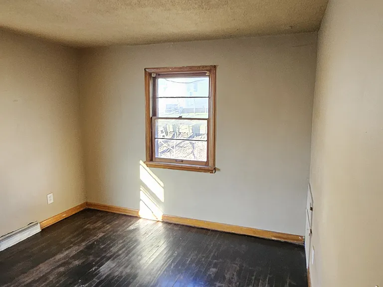 1629 Spring Ave NE #NA — Photo 4