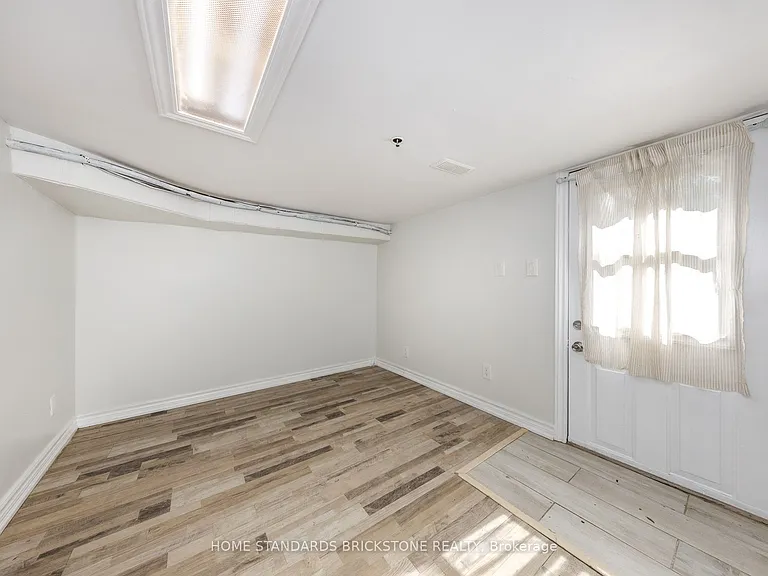 792 Pape Ave #LOWER — Photo 11