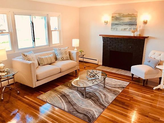 4th image of 623 Shawsheen St