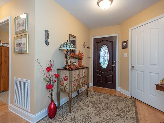 5th image of 2542 Maple Branch Ln