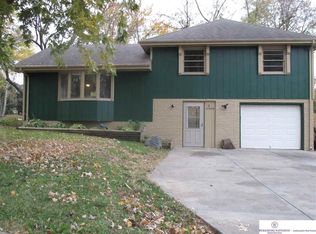 11413 S Cir, Omaha, NE 68137