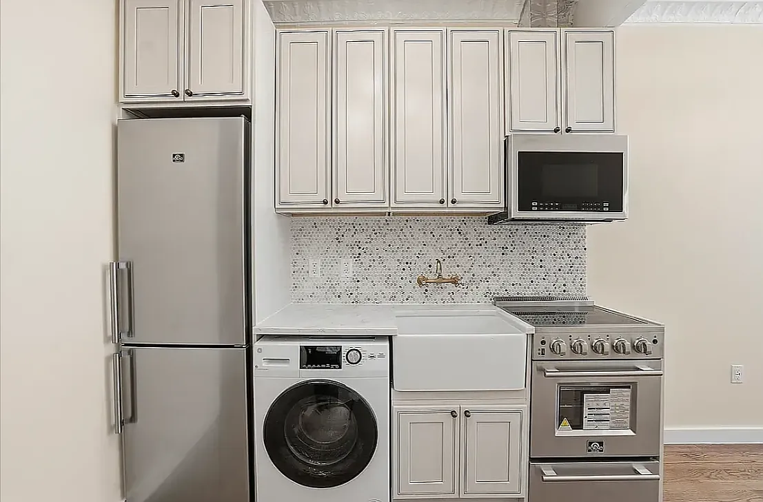 63 Nassau Street — Photo 3