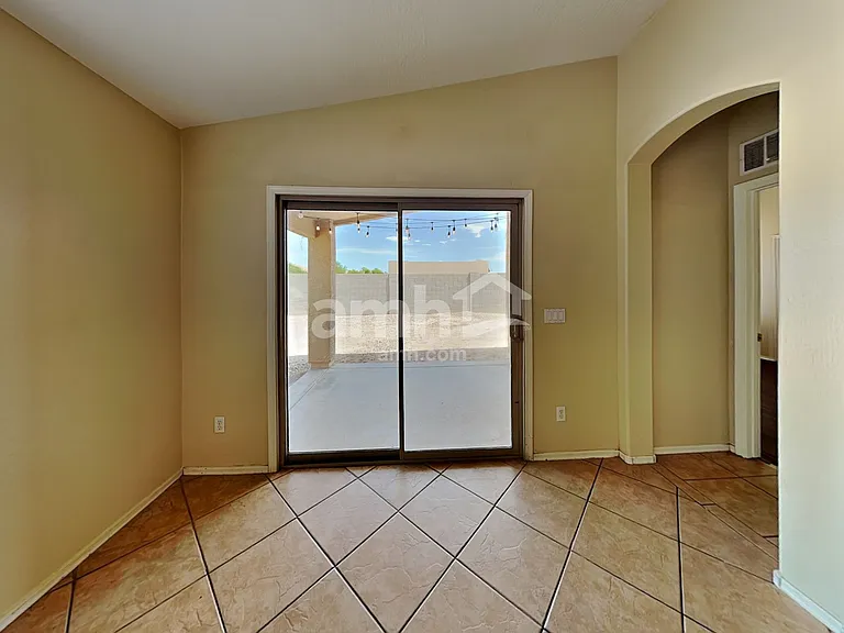 17180 W Port Royale Ln — Photo 7