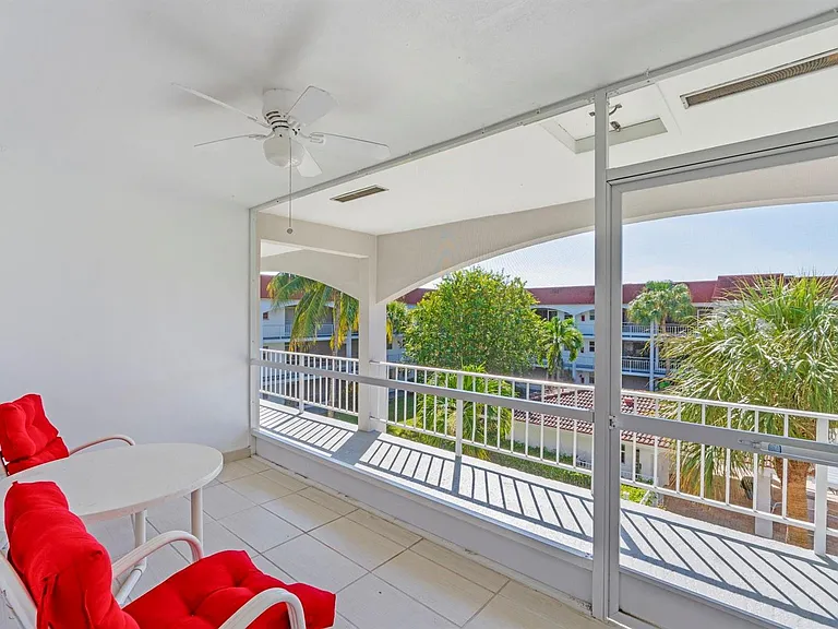 581 Blue Heron Dr #317-B — Photo 4