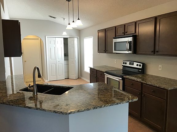 3rd image of 4071 Stonefield Dr