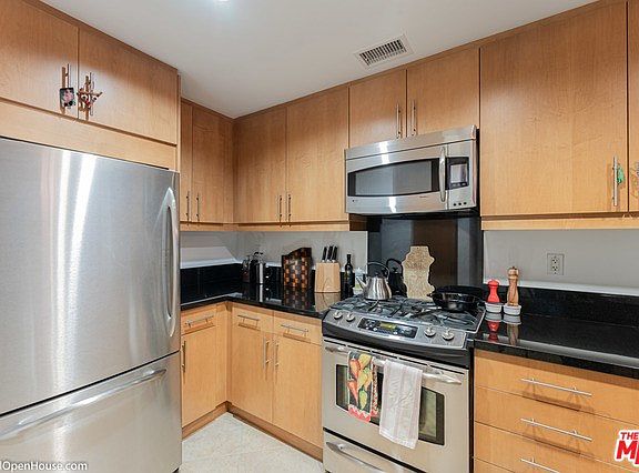 5th image of 150 The Promenade N Unit 221