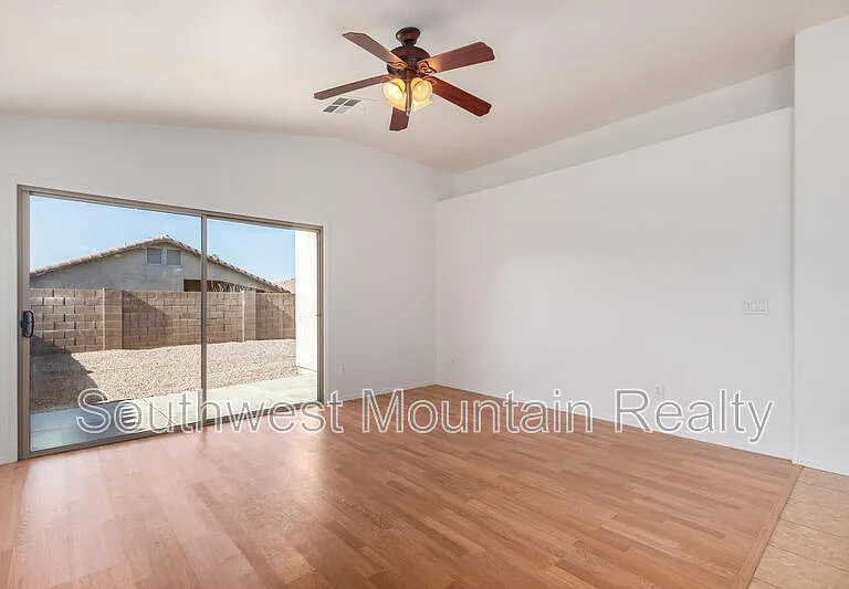 1140 W Oak Tree Ln — Photo 12