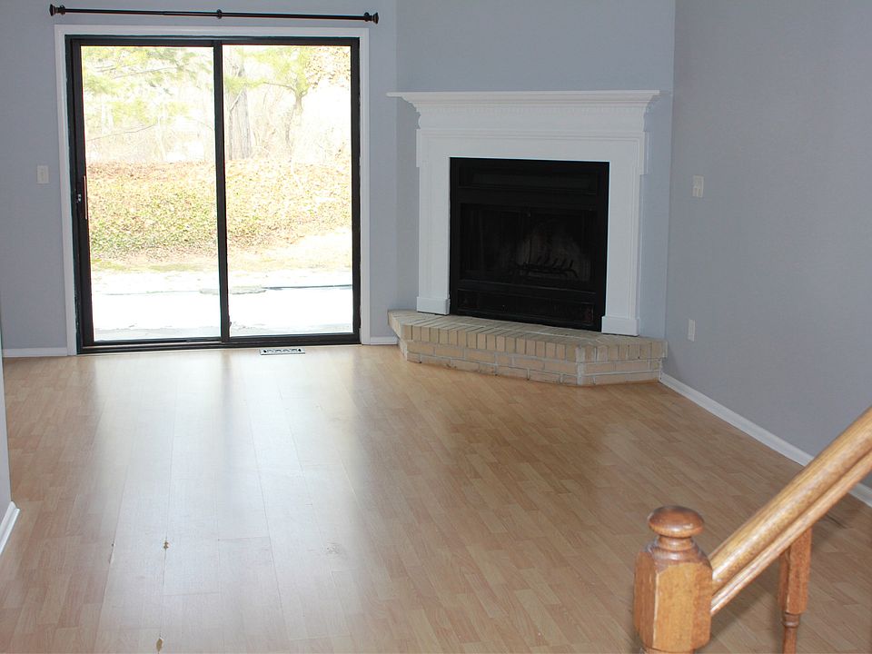Living Room with fireplace