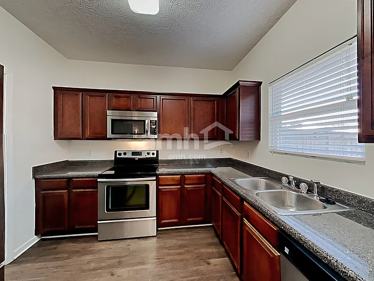 600 Pemberton Dr — Photo 5