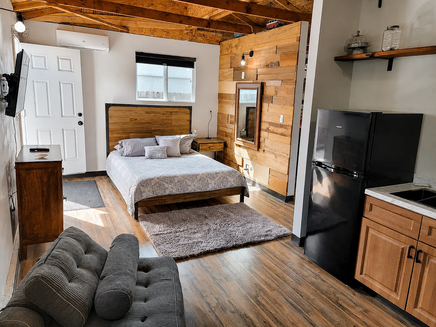 Studio, 450 sqft, $2,300 — Photo 2