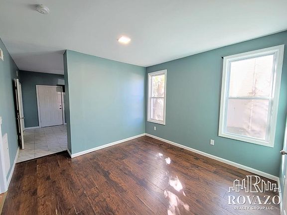 4th image of 382 S 11th St APT 1