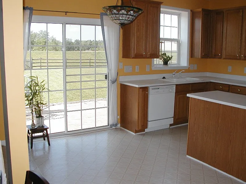 4 bed, 2.5 bath, 2196 sqft, $2,800 — Photo 2