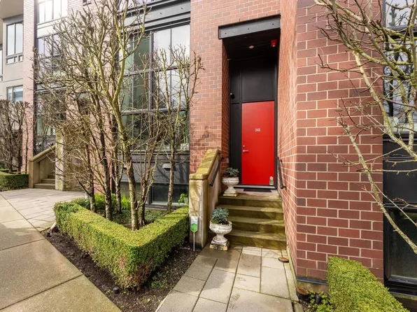 3431 Porter St, Vancouver, BC V5N 4H2