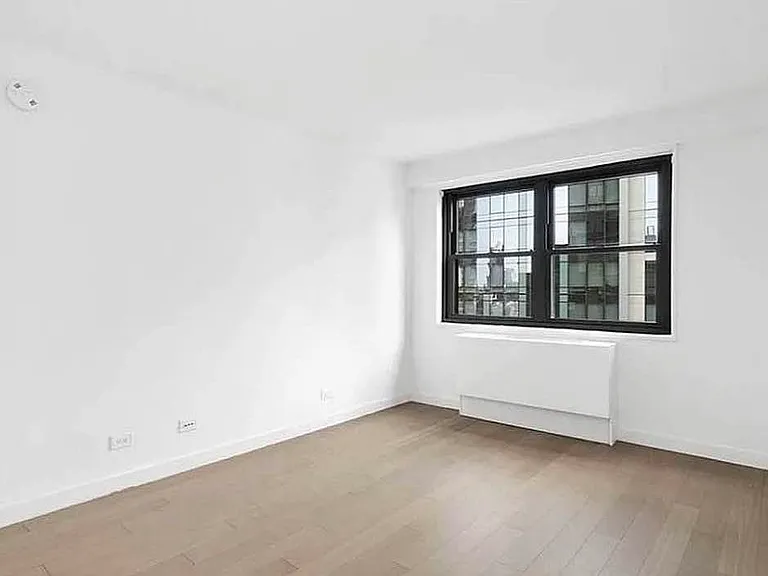 222 E 39th St #9F — Photo 5