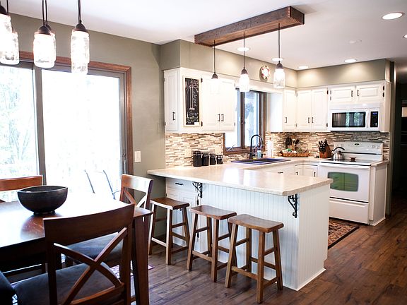Eat-in kitchen
