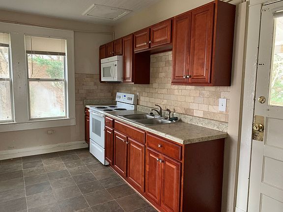 4th image of 421 Piedmont Rd APT B
