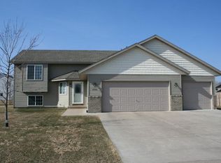 37922 Harvester Ave, North Branch, MN 55056