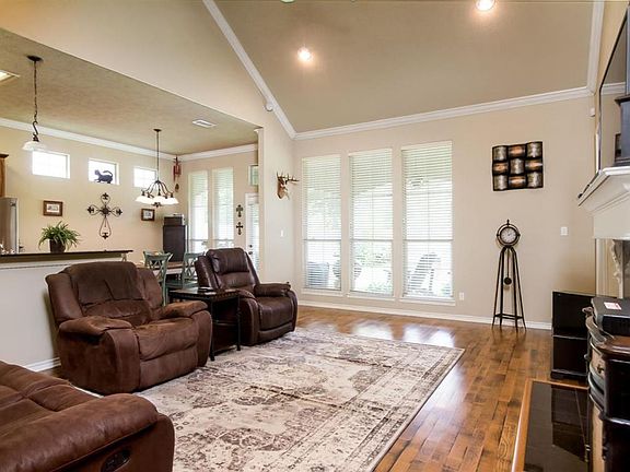 3rd image of 522 Harbor Oaks Dr
