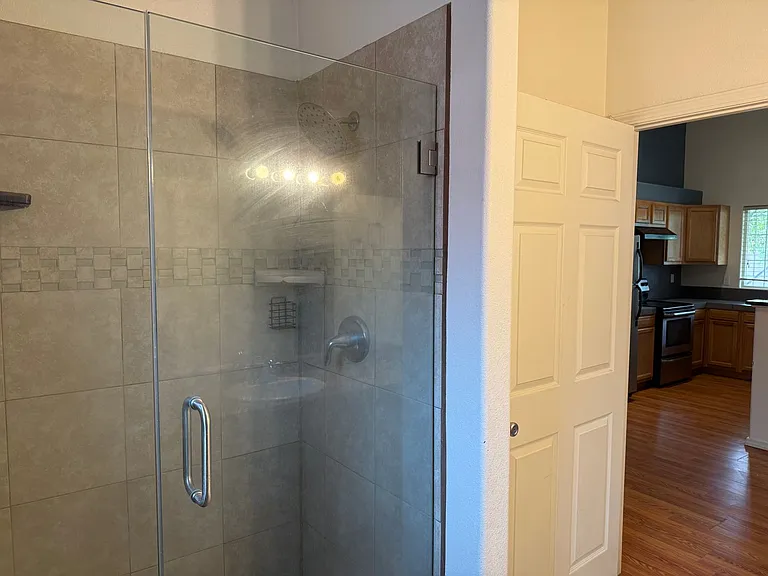 218 Yale Blvd SE — Photo 14