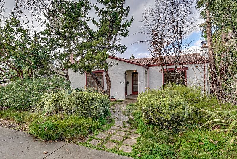 1st image of 1069 Willow Glen Way